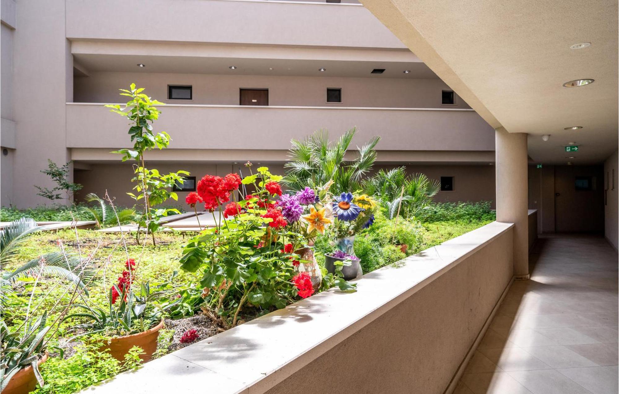 1 Bedroom Amazing In Apartamento