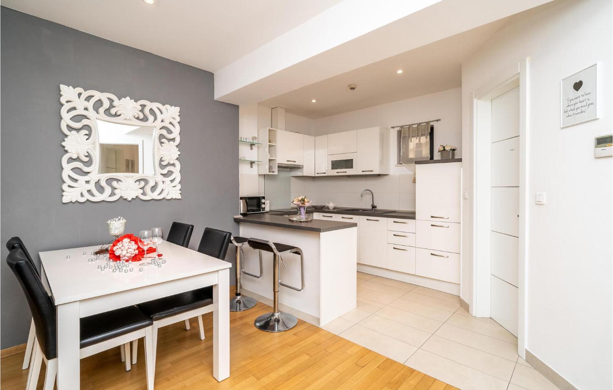 1 Bedroom Amazing In Appartement *
